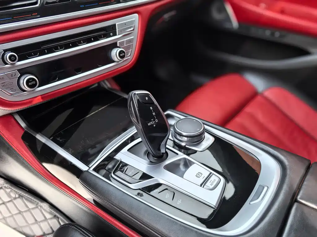 BMW 7 Series — фото 10