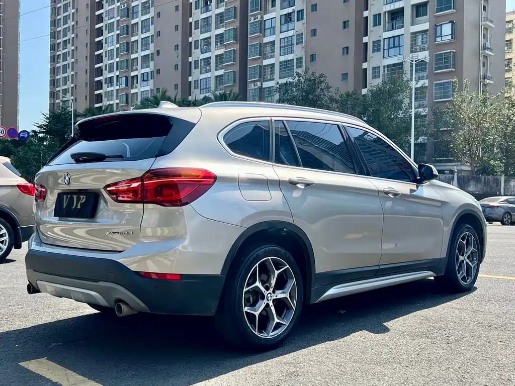 BMW X1 — фото 9