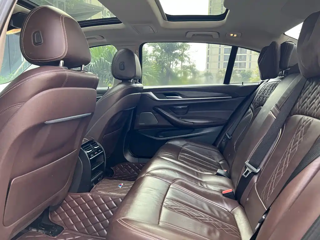 BMW 5 Series — фото 15