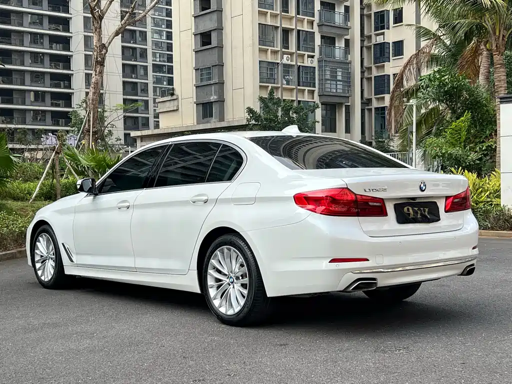 BMW 5 Series — фото 7