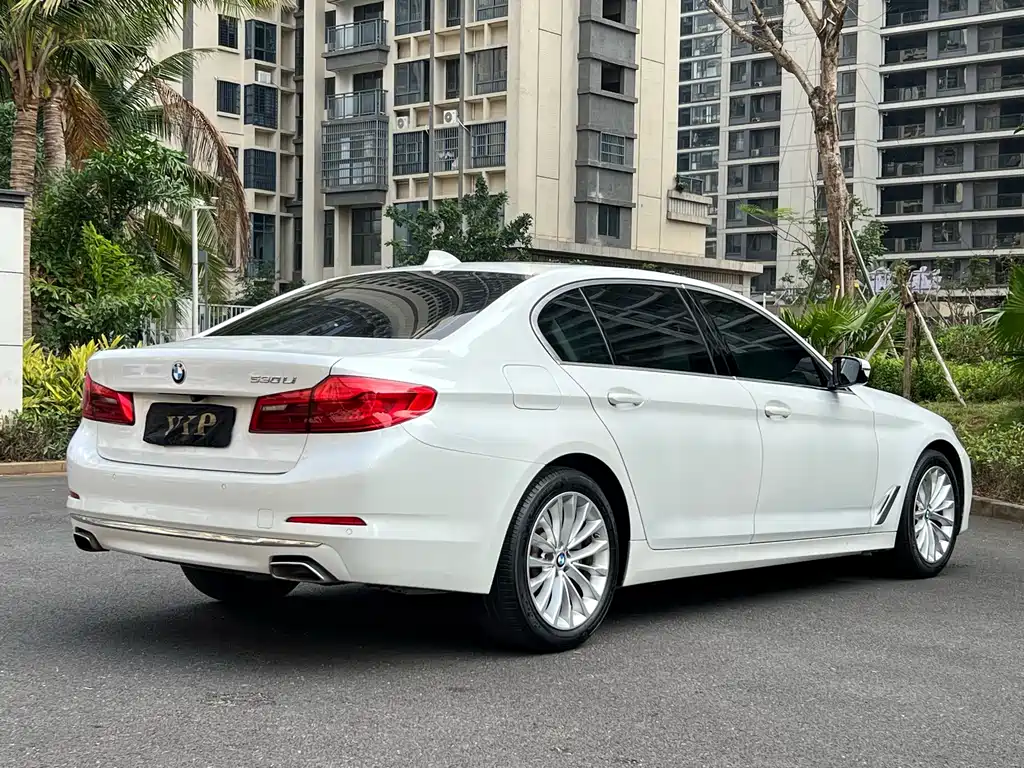 BMW 5 Series — фото 9