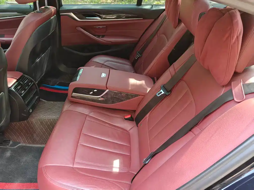 BMW 5 Series — фото 11