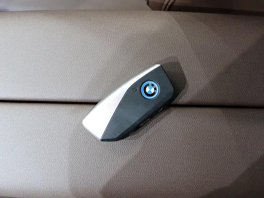 BMW iX — фото 11