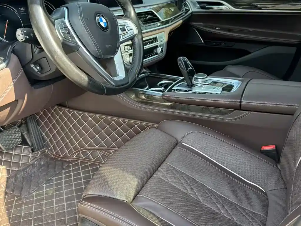 BMW 7 Series — фото 4