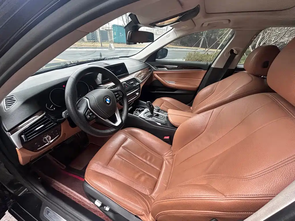 BMW 5 Series — фото 11