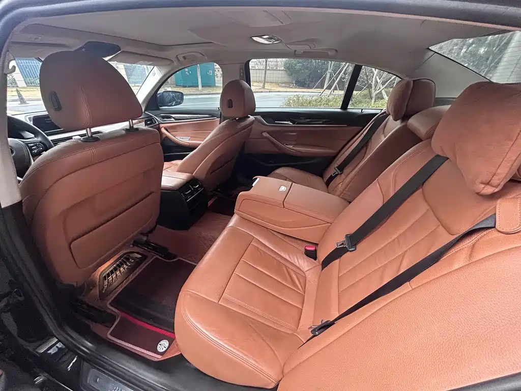 BMW 5 Series — фото 13