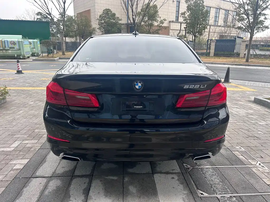 BMW 5 Series — фото 3