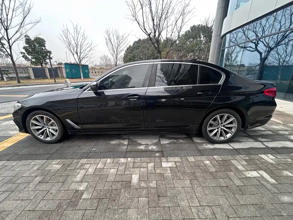 BMW 5 Series — фото 4