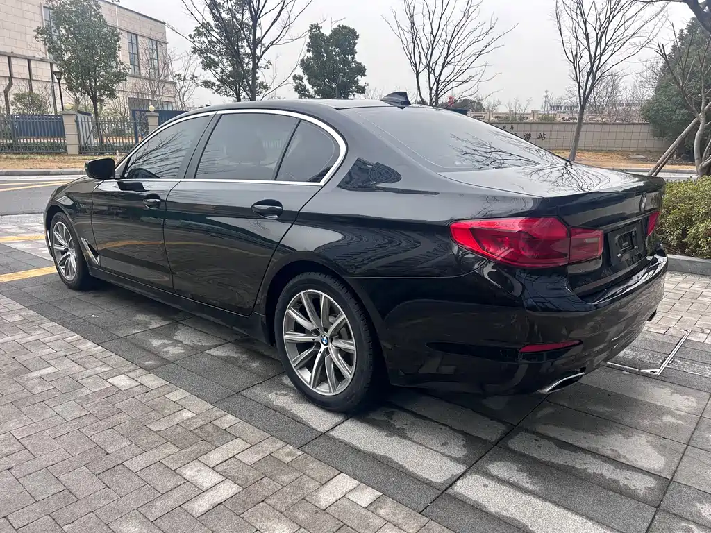 BMW 5 Series — фото 5