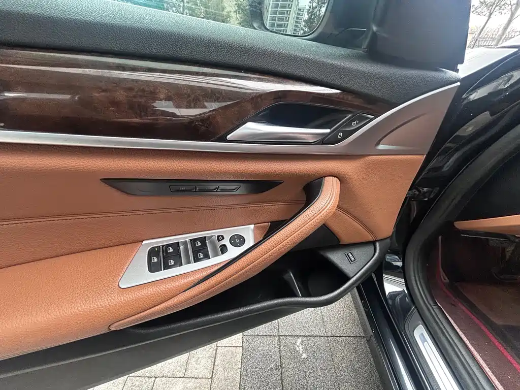 BMW 5 Series — фото 10