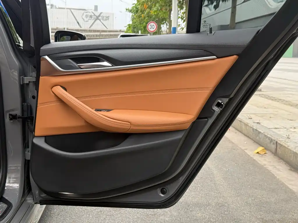 BMW 5 Series (Import) — фото 17