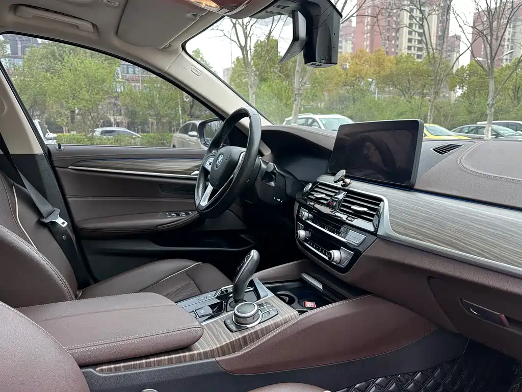 BMW 5 Series New Energy — фото 13