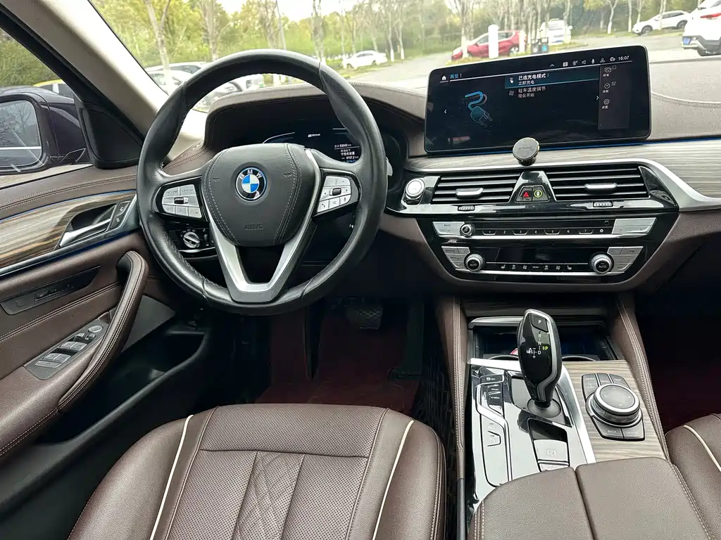 BMW 5 Series New Energy — фото 14