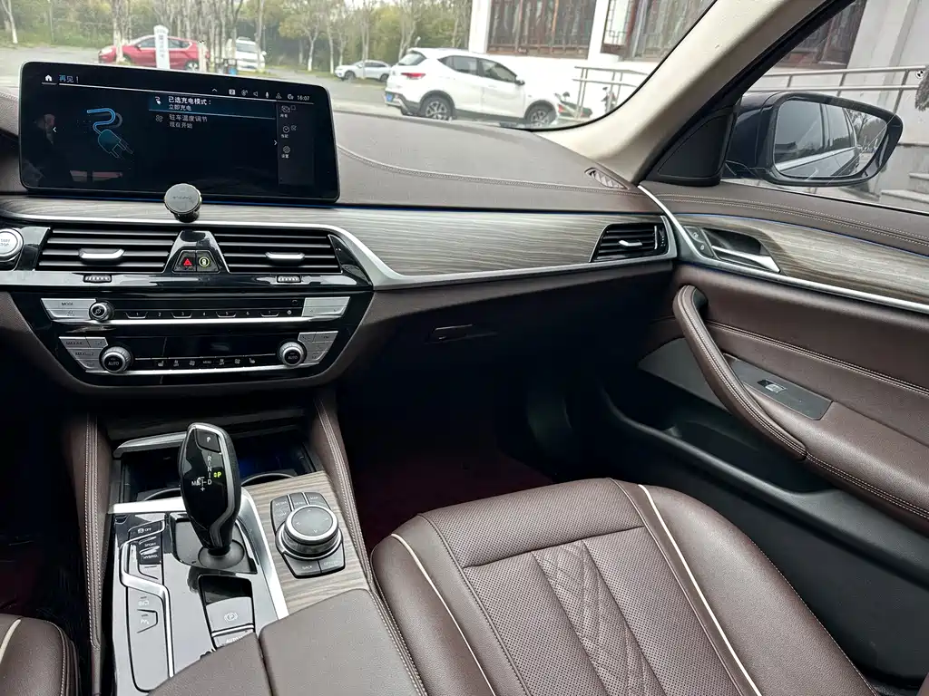 BMW 5 Series New Energy — фото 15