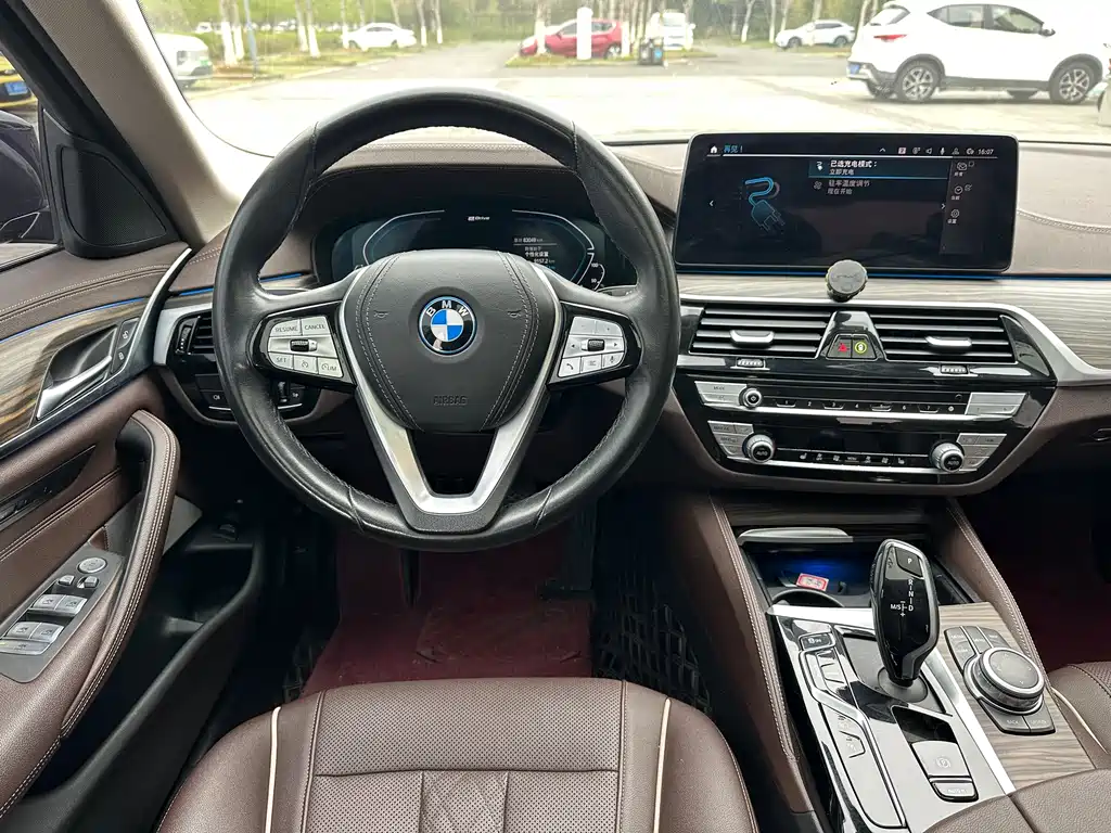 BMW 5 Series New Energy — фото 16