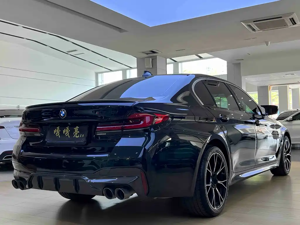 BMW 5 Series — фото 11