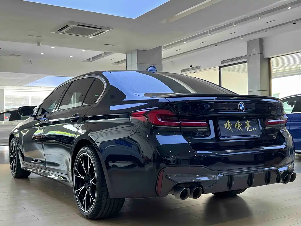 BMW 5 Series — фото 9