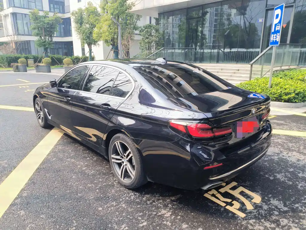 BMW 5 Series — фото 11