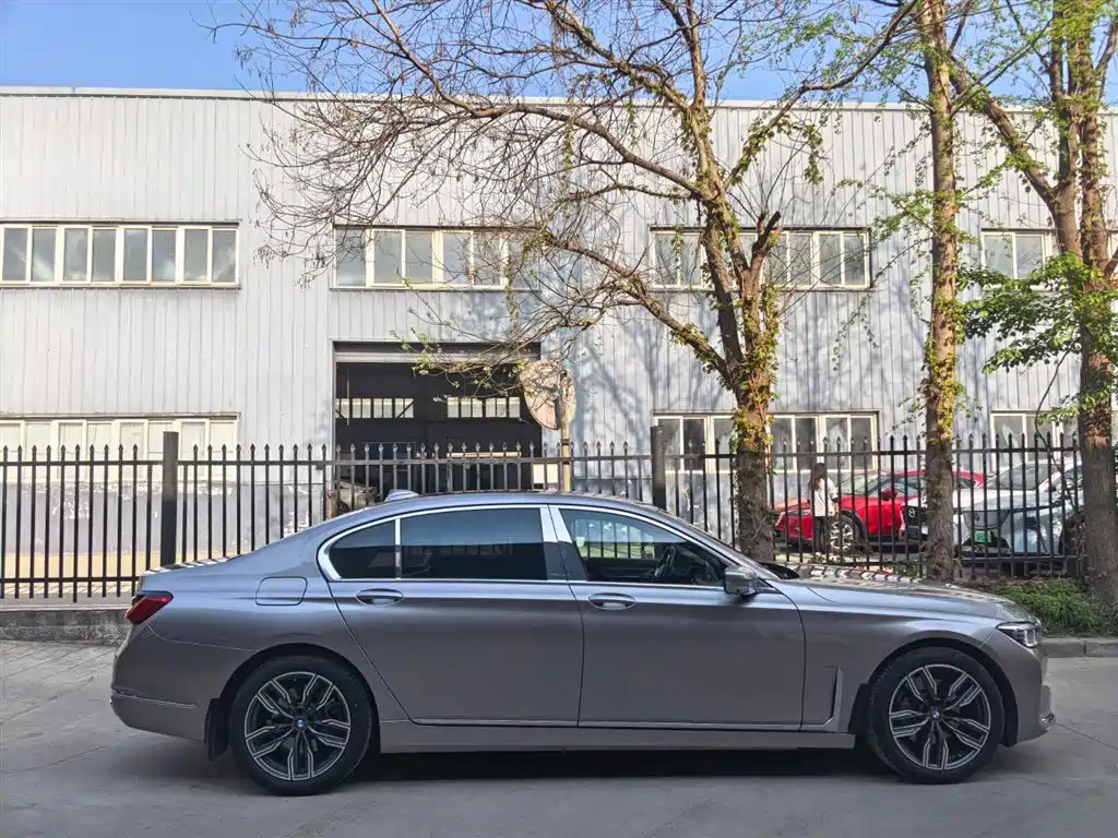 BMW 7 Series — фото 2