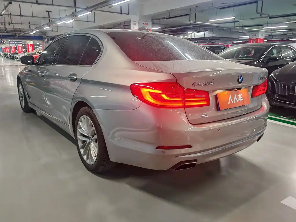 BMW 5 Series — фото 14
