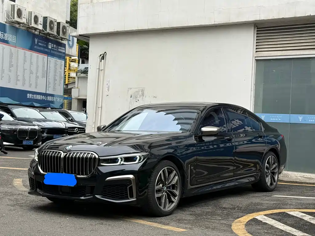 BMW 7 Series — фото 10