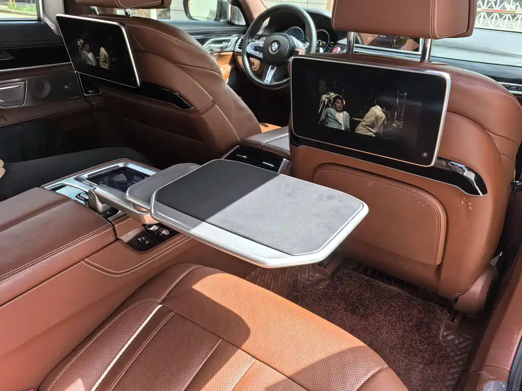 BMW 7 Series — фото 11
