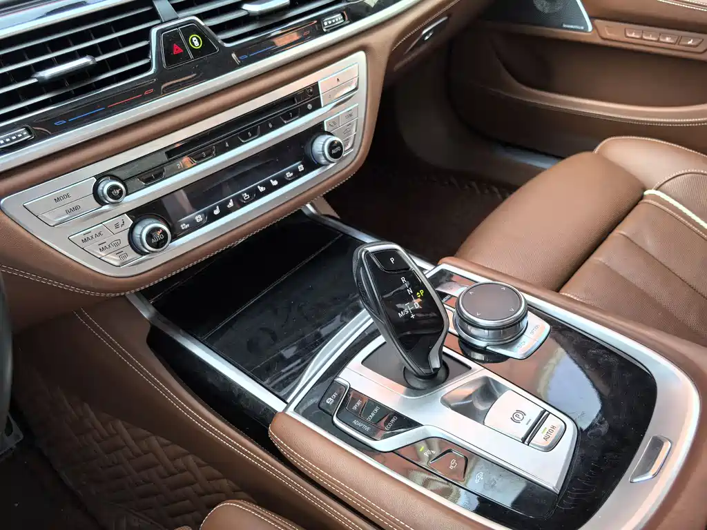 BMW 7 Series — фото 19