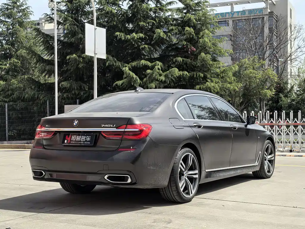 BMW 7 Series — фото 30