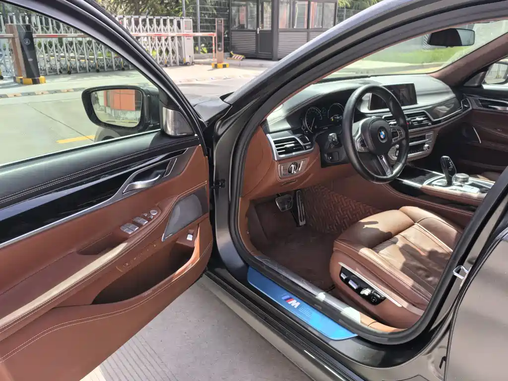 BMW 7 Series — фото 10