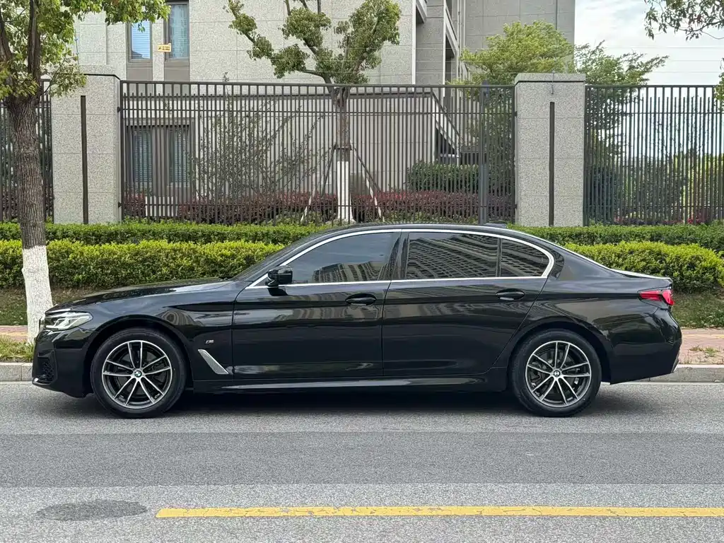 BMW 5 Series — фото 7