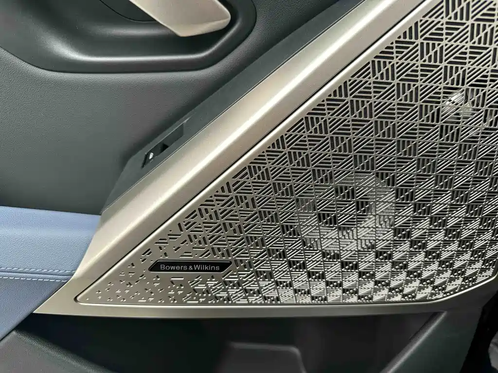 BMW 5 Series — фото 17