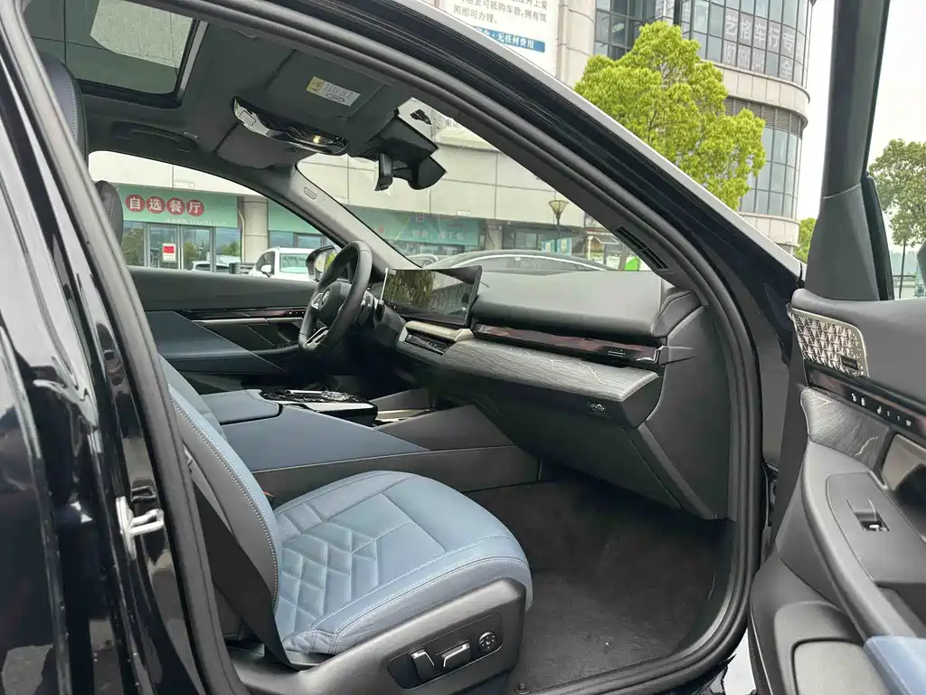 BMW 5 Series — фото 10