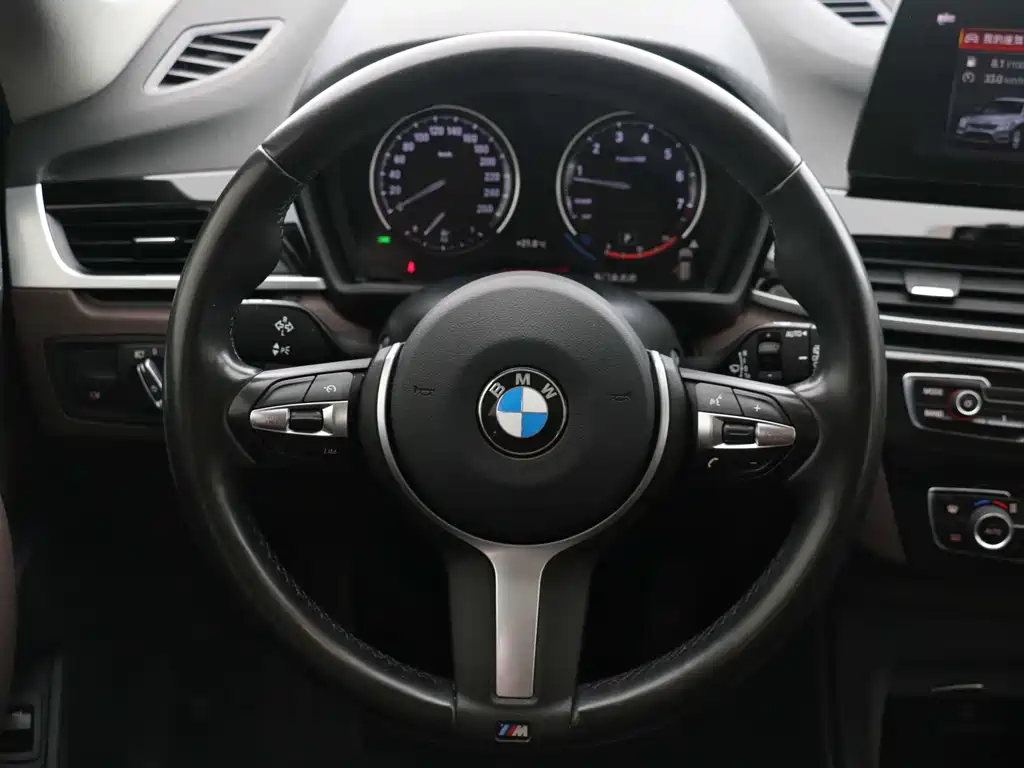 BMW X1 — фото 9