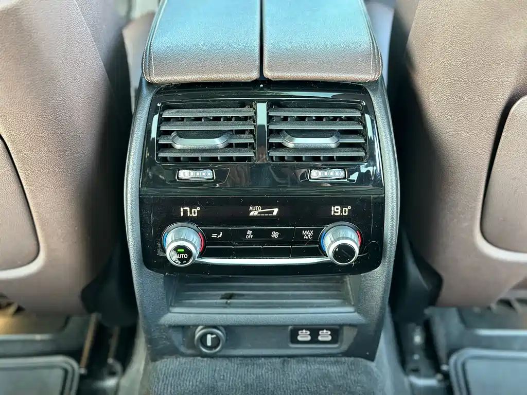 BMW 5 Series — фото 11