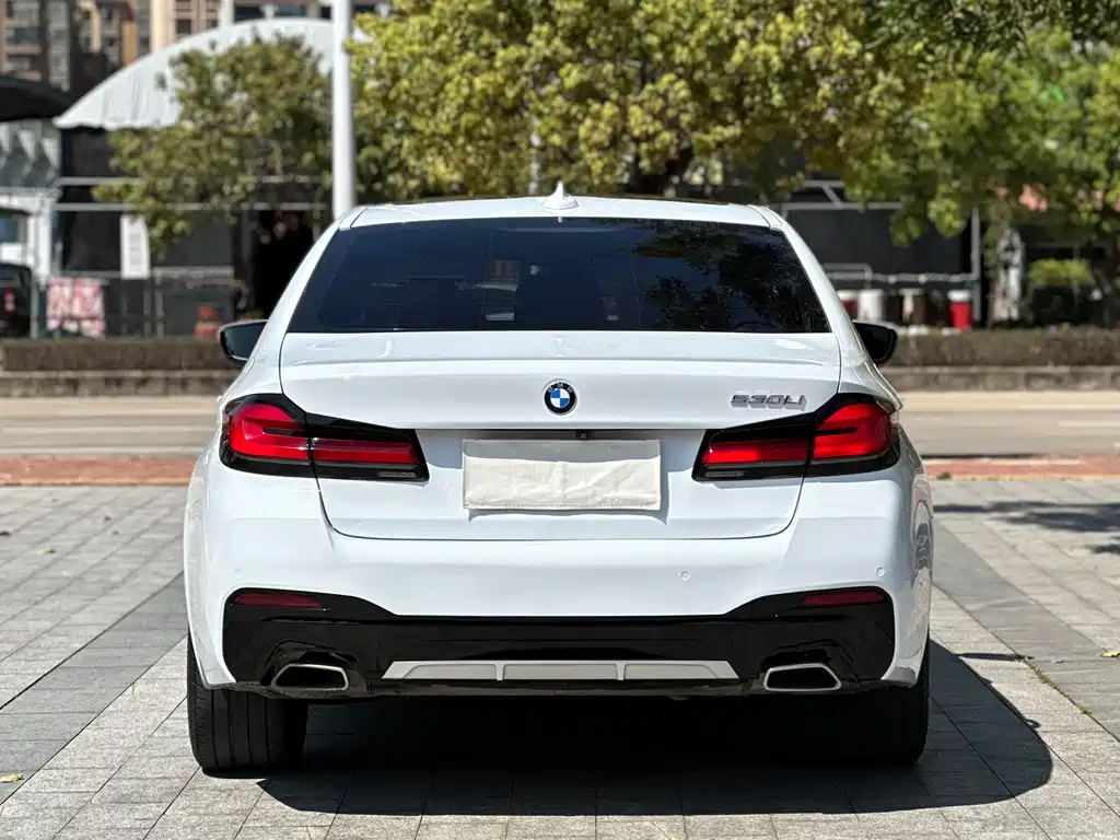 BMW 5 Series — фото 5