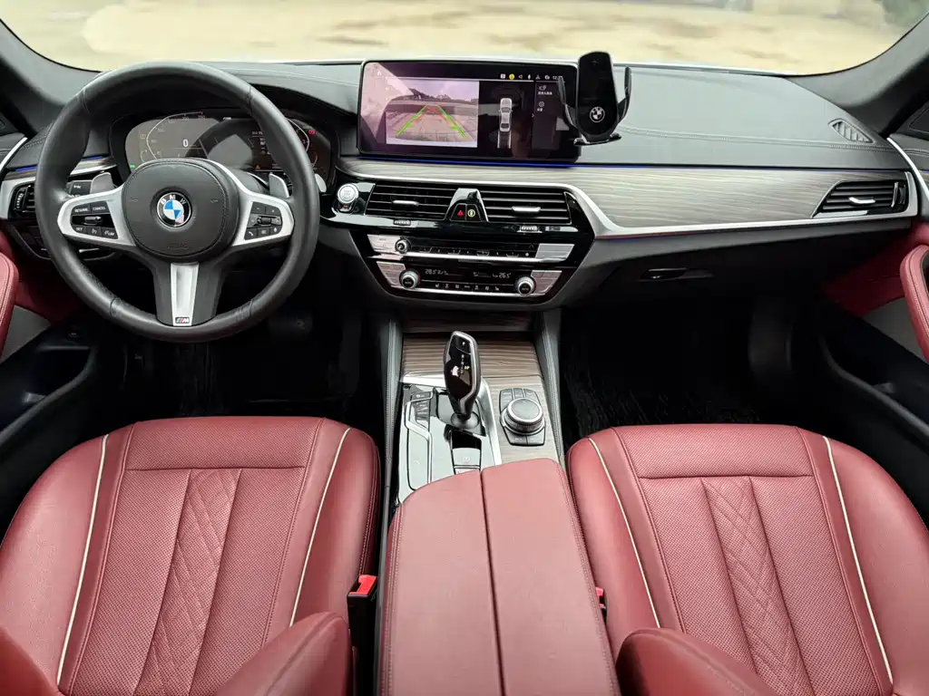 BMW 5 Series — фото 9