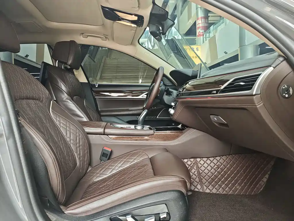 BMW 7 Series — фото 11