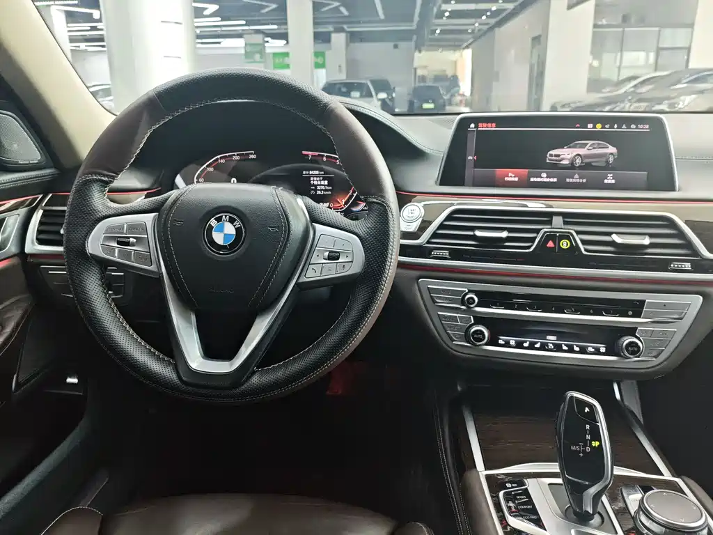 BMW 7 Series — фото 17
