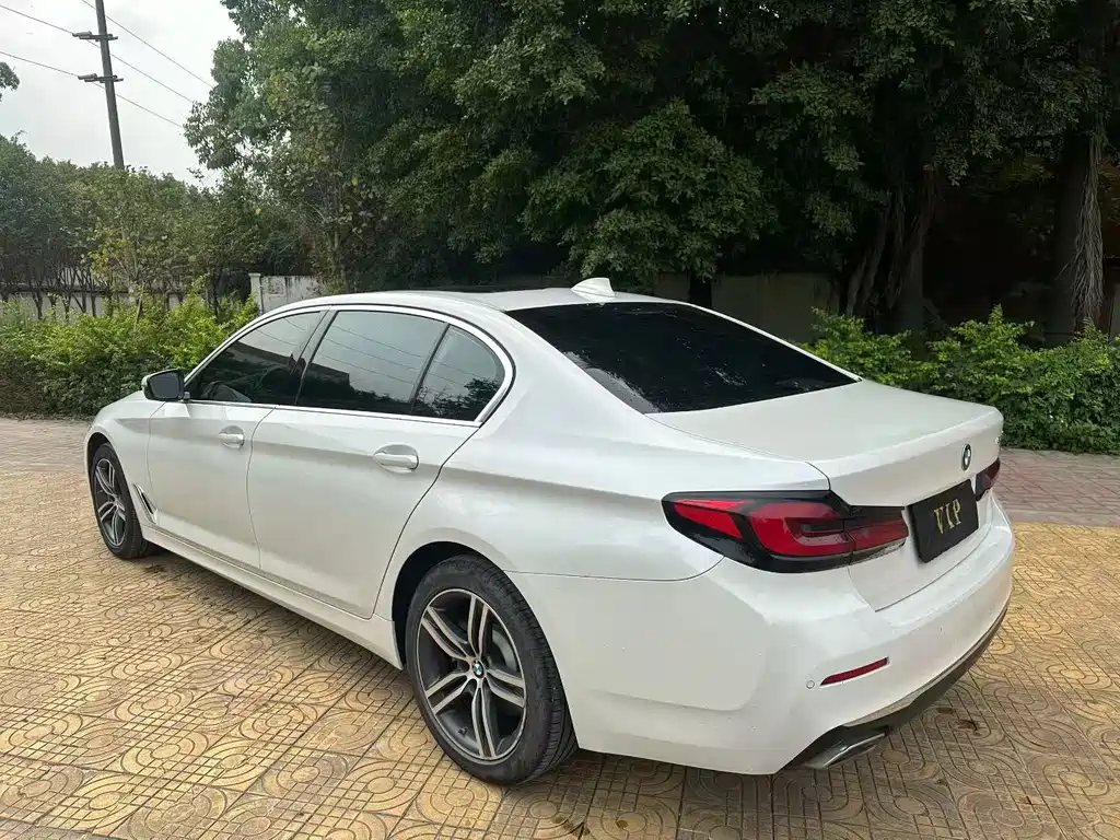 BMW 5 Series — фото 4