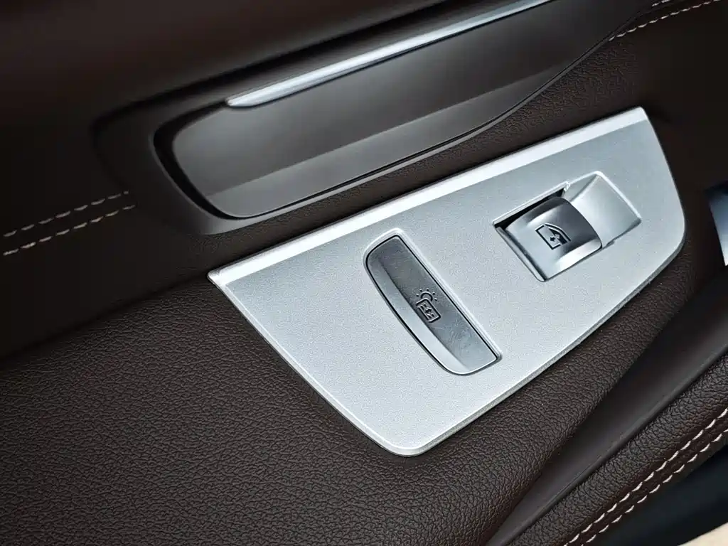 BMW 5 Series — фото 33