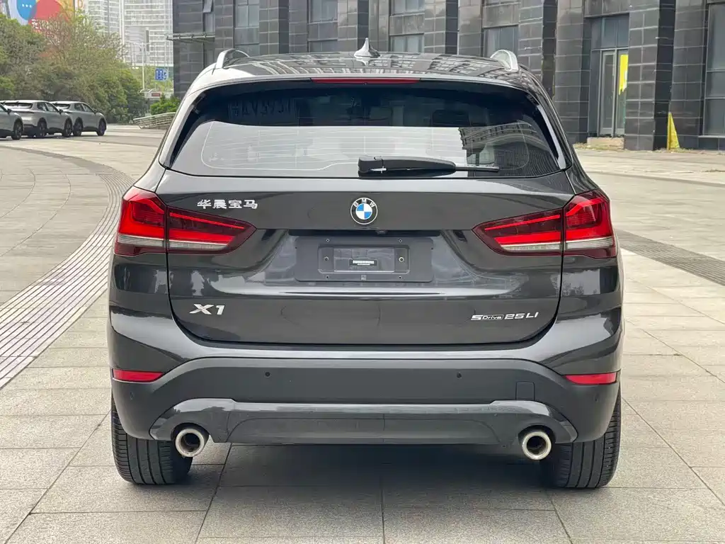 BMW X1 — фото 5