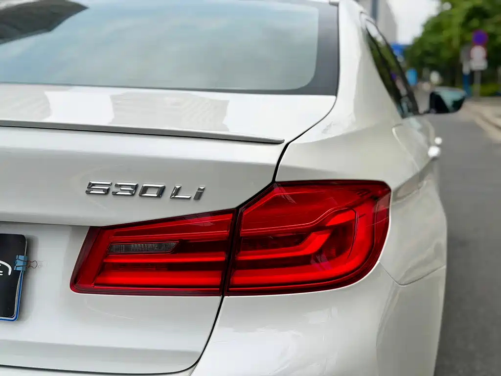 BMW 5 Series — фото 11