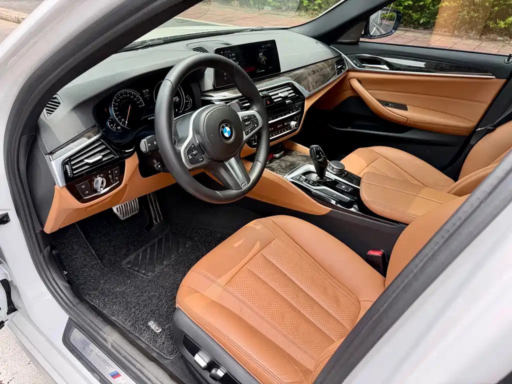 BMW 5 Series — фото 15