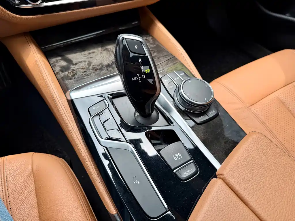 BMW 5 Series — фото 19