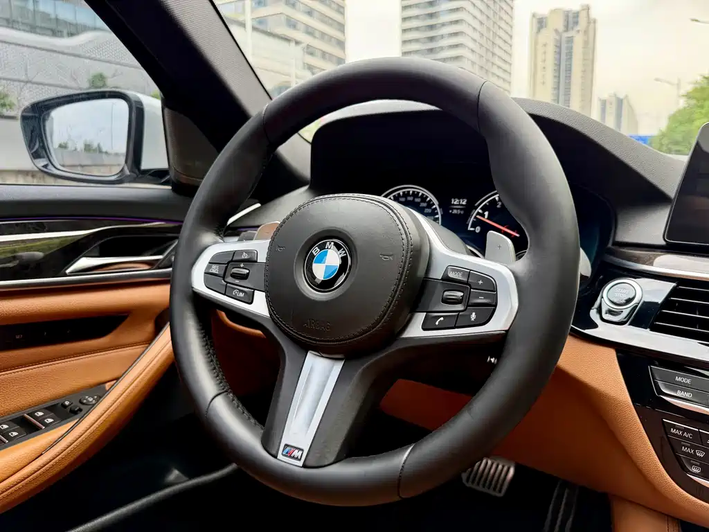 BMW 5 Series — фото 29