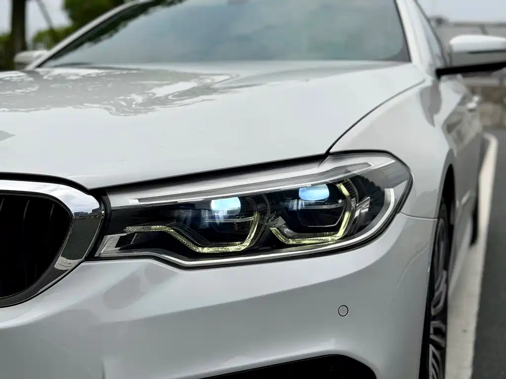 BMW 5 Series — фото 10