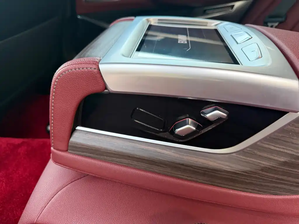 BMW 5 Series — фото 14