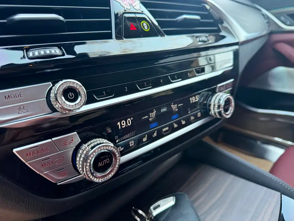BMW 5 Series — фото 19