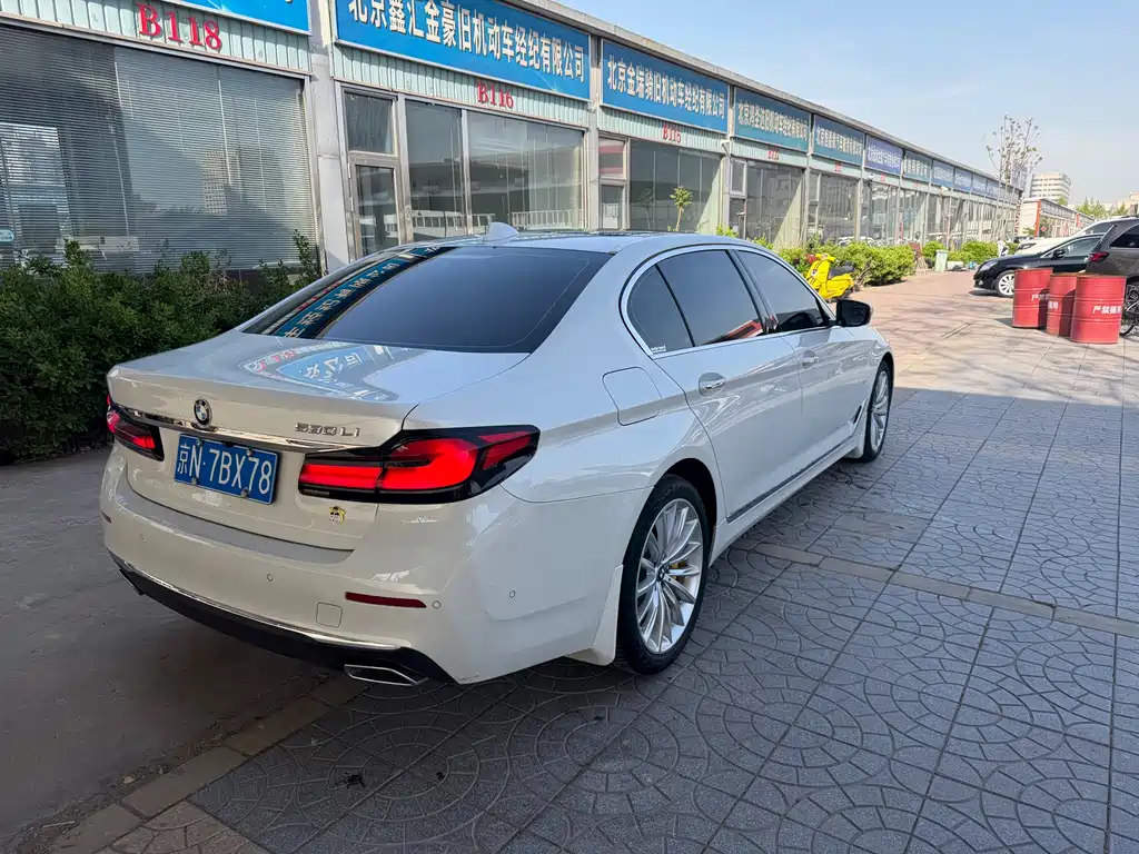 BMW 5 Series — фото 4