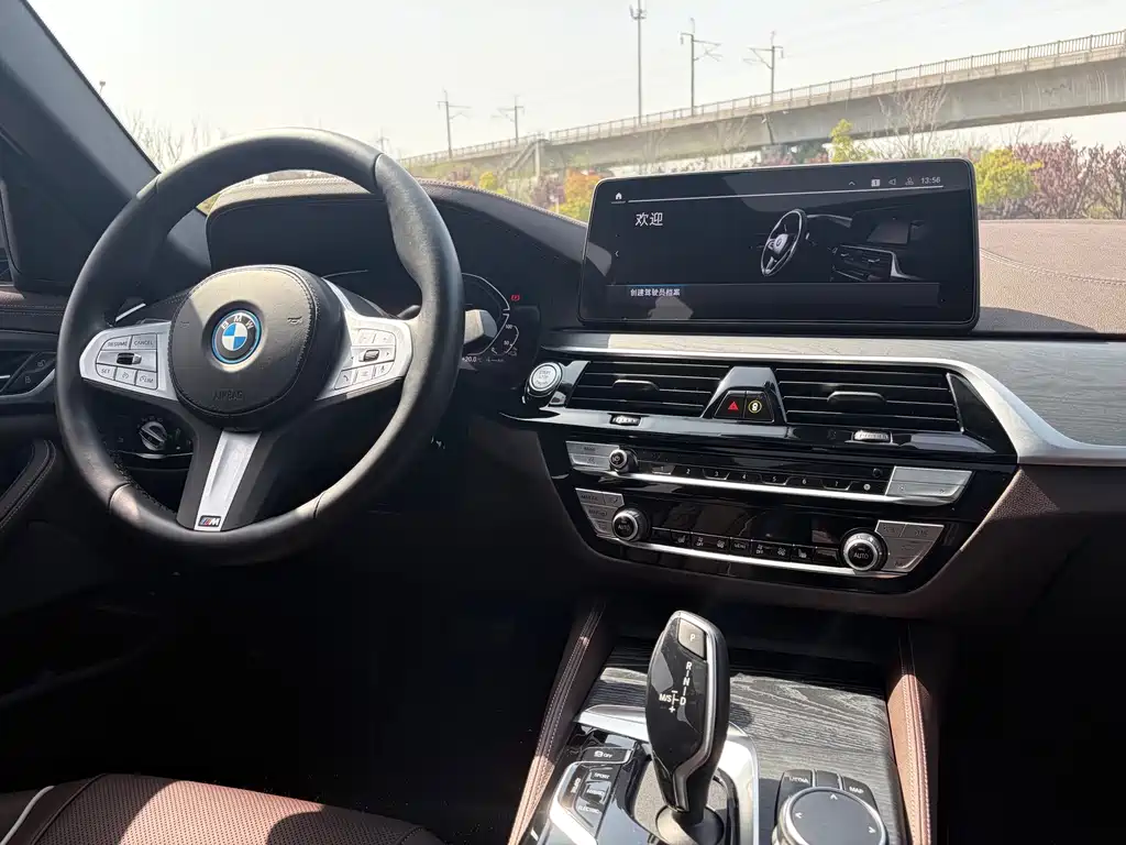 BMW 5 Series New Energy — фото 13